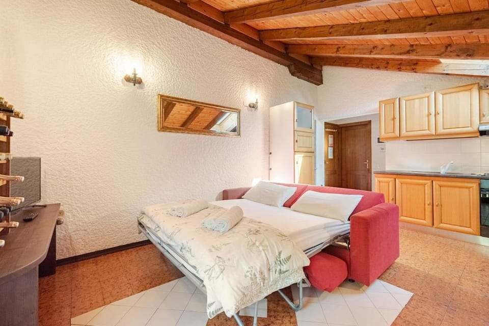 Bed, Living room, Seating area, pet friendly