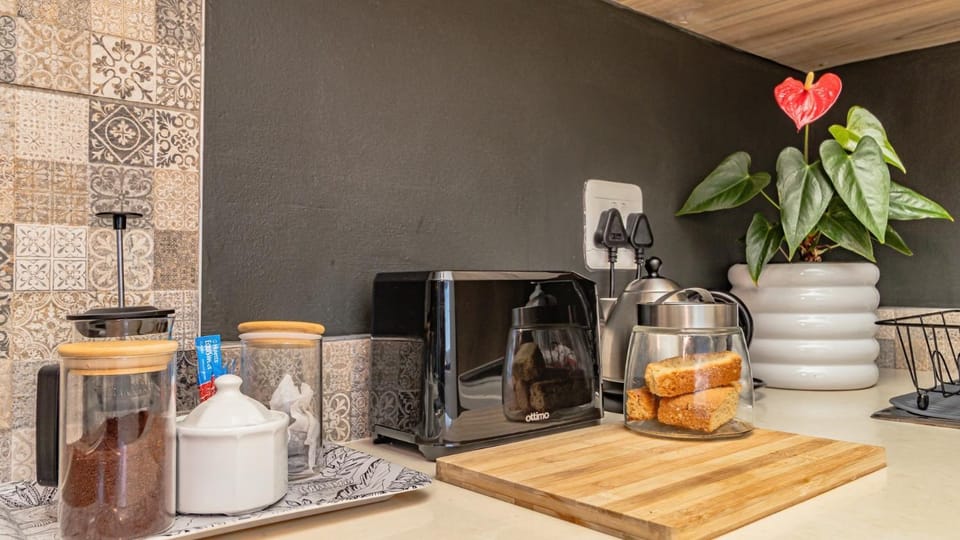 Coffee/tea facilities, Kitchen or kitchenette