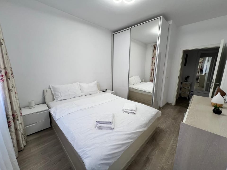 Bed, Photo of the whole room, Bedroom, towels, wardrobe