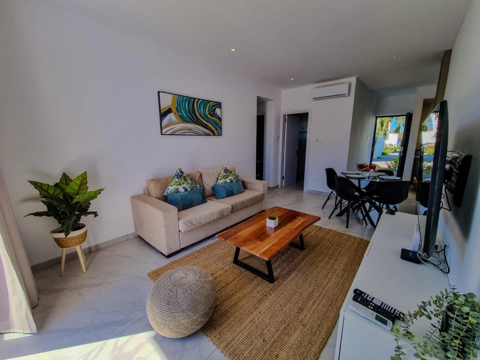 TV and multimedia, Living room, Seating area, Dining area, air conditioner
