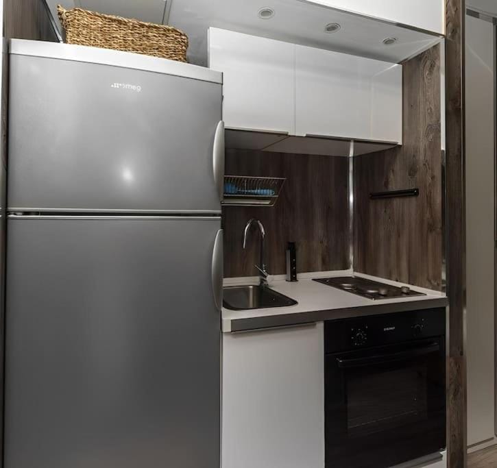 Kitchen or kitchenette, pet friendly, stove