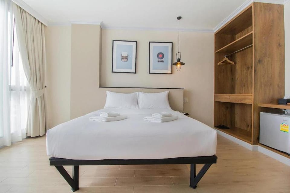 เดอะคอร์เนอร์ The Corner Hotel in Hua Hin District