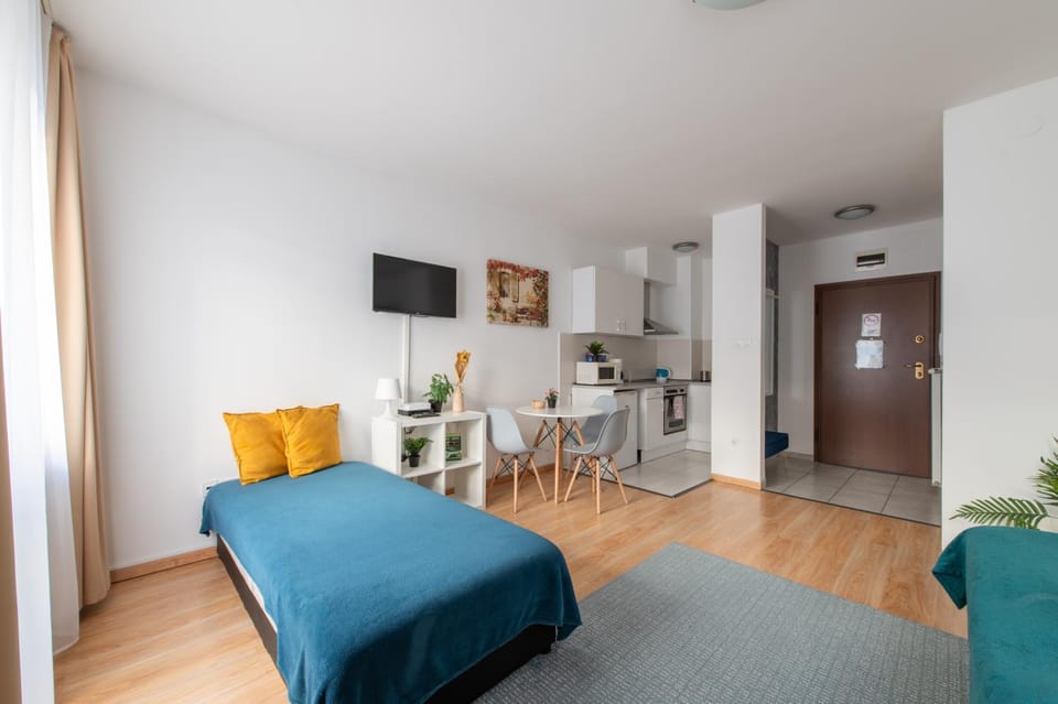 Bed, Living room, Bedroom