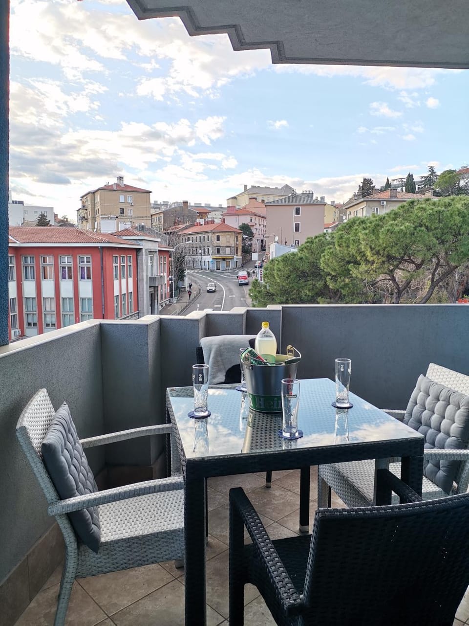 Day, View (from property/room), Balcony/Terrace, Seating area, City view