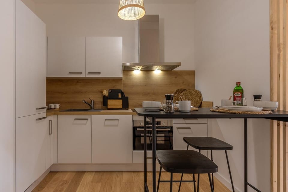 Kitchen or kitchenette, Dining area, oven