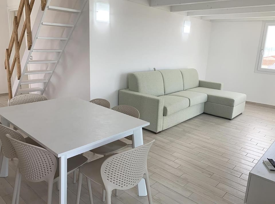 Grazioso attico con aria condizionata e comodo spazio esterno C347 Apartment in Calasetta