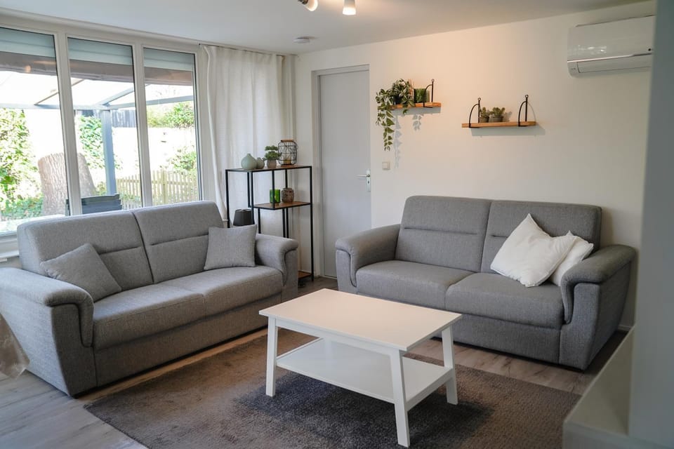 Living room, Seating area, air conditioner