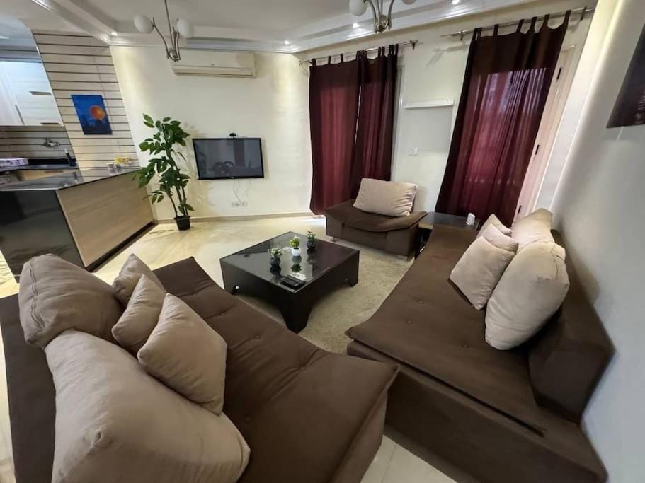 TV and multimedia, Living room, Seating area, air conditioner