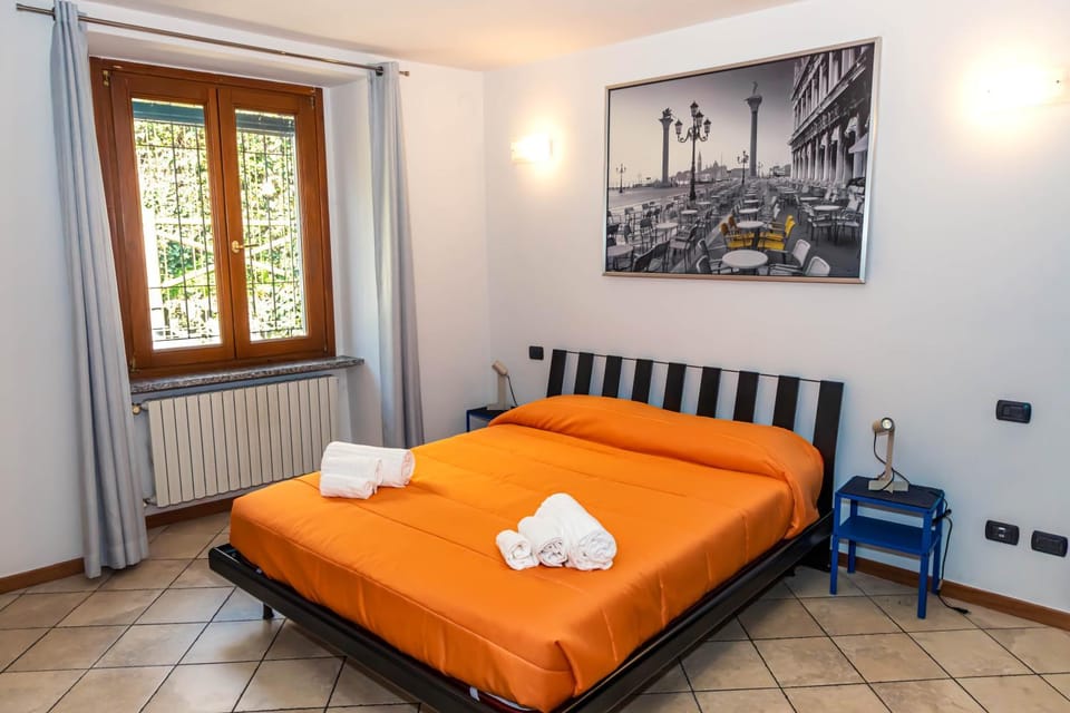 Bed, Photo of the whole room, Bedroom, internet, towels