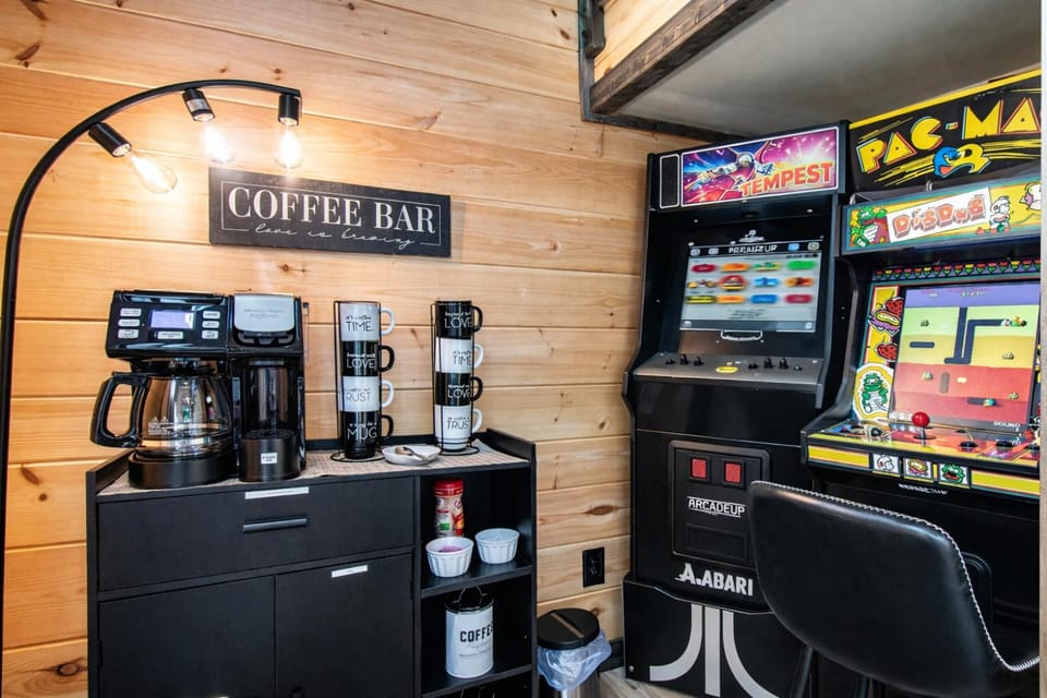 Game Room, Coffee/tea facilities, Seating area