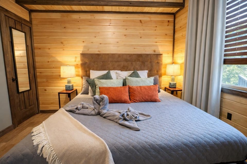 Bed, Photo of the whole room, Bedroom