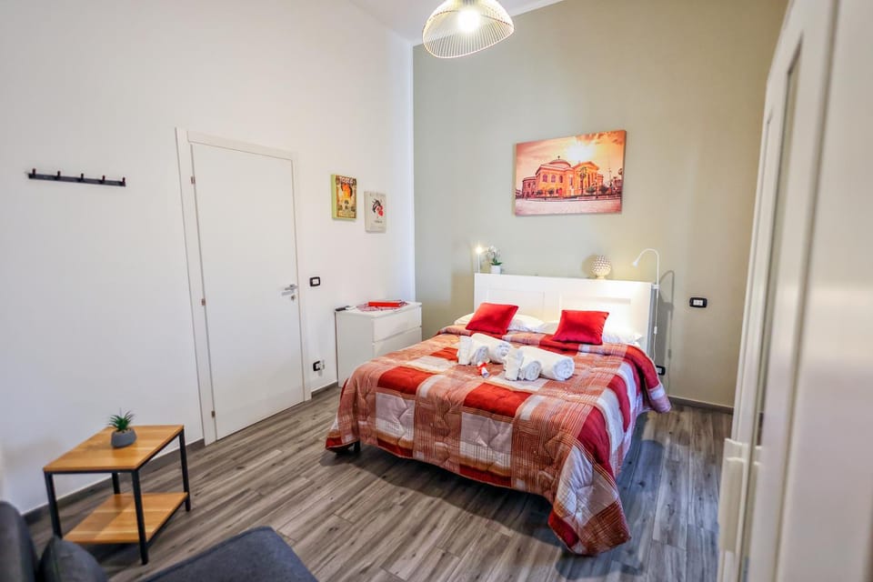 Bed, Photo of the whole room, Bedroom