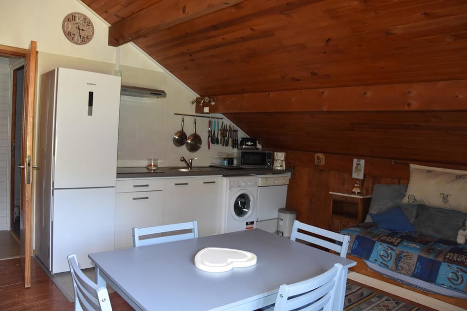 Coffee/tea facilities, Kitchen or kitchenette, Living room, Dining area, dishwasher, minibar, stove, toaster, washing machine