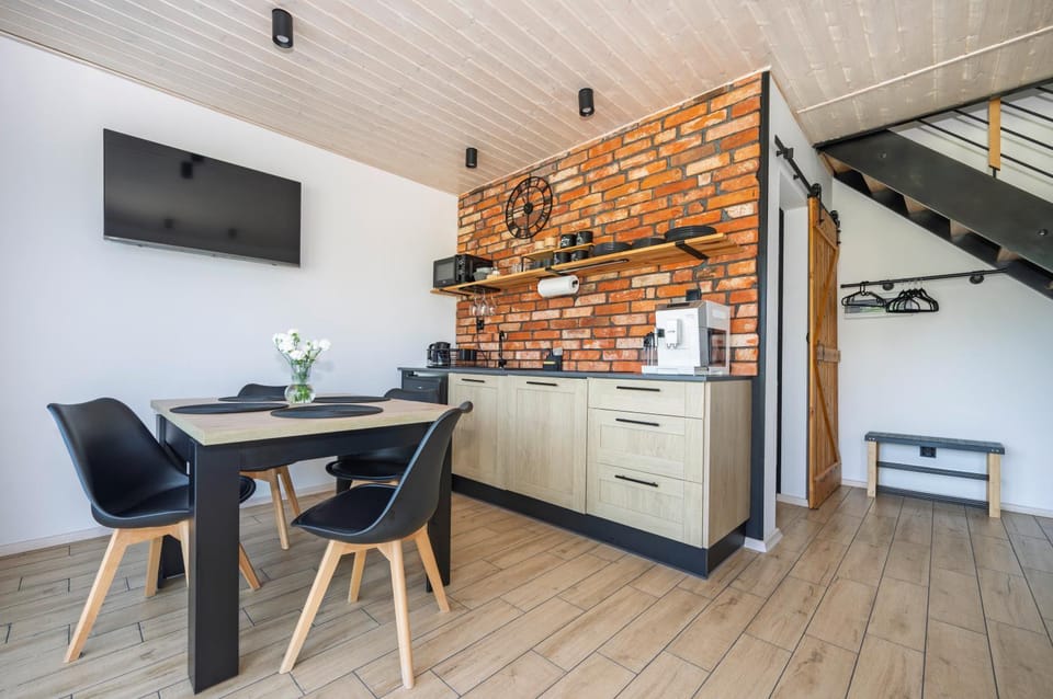 TV and multimedia, Kitchen or kitchenette, Dining area, internet, microwave, toaster