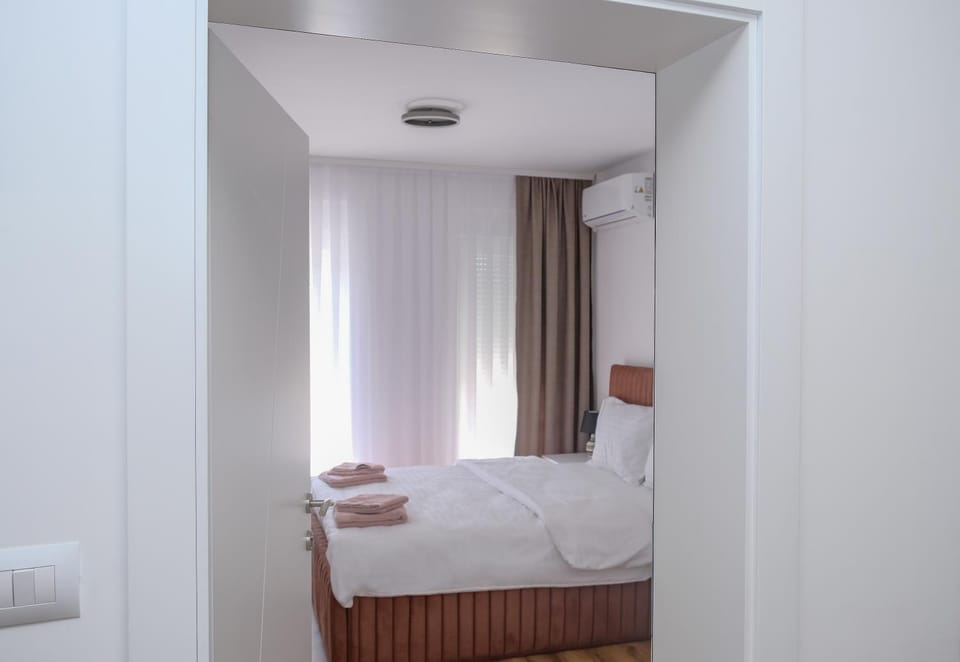 Bed, Bedroom, towels, wardrobe