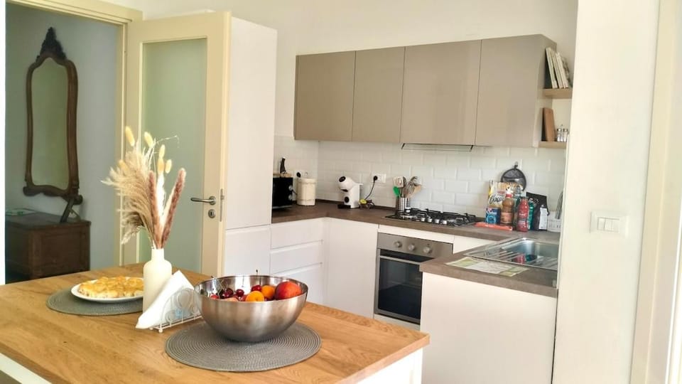 Kitchen or kitchenette, Food and drinks, Food, dishwasher, oven, stove