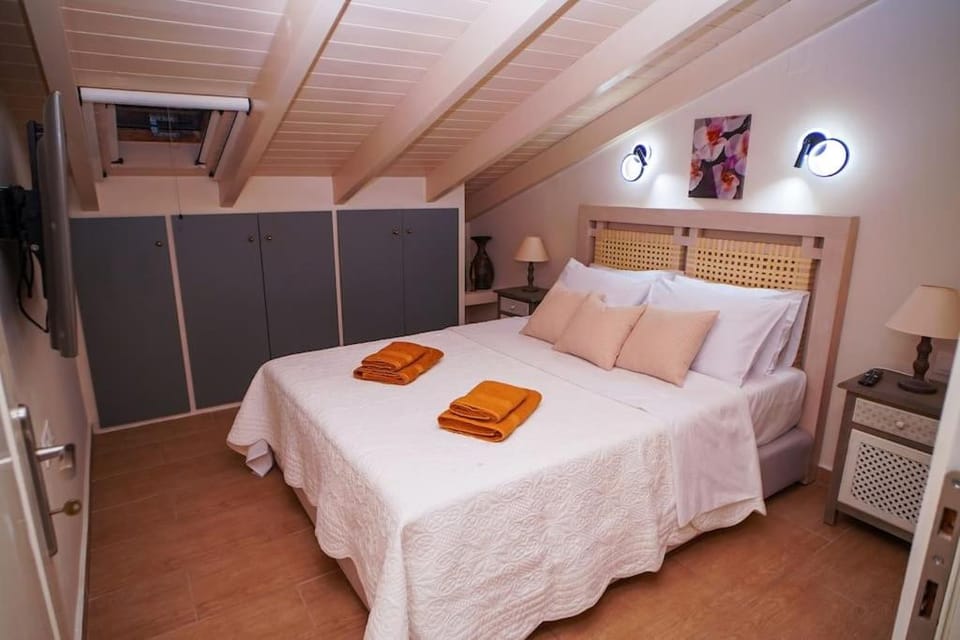 Bed, Photo of the whole room, Bedroom, towels, wardrobe