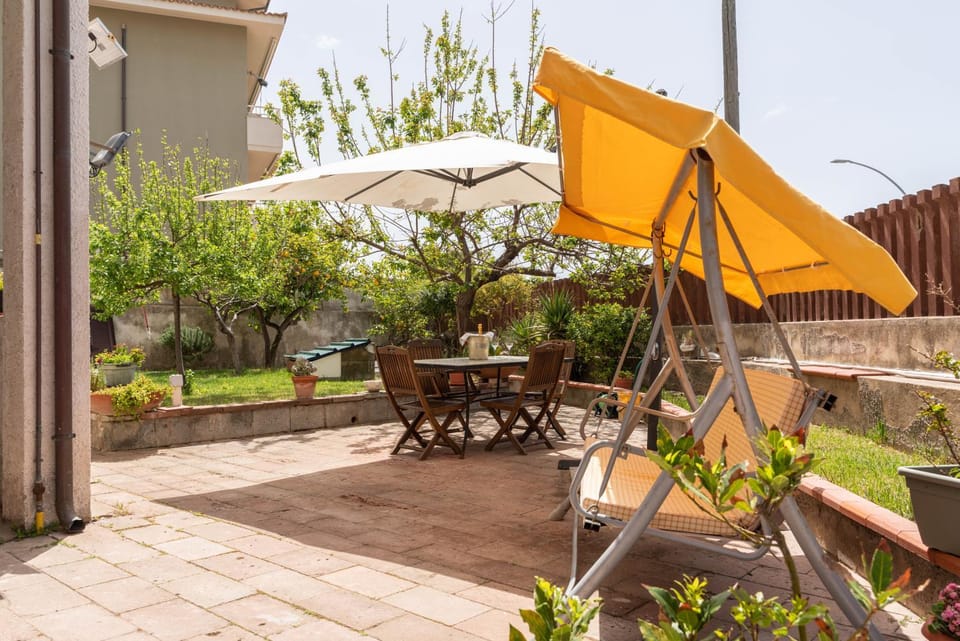 Spring, Day, Garden, Dining area, Garden view