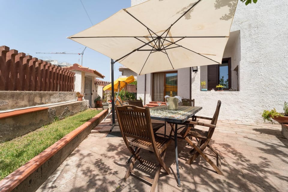 Property building, Spring, Day, Garden, Living room, Dining area, Garden view, sunbed