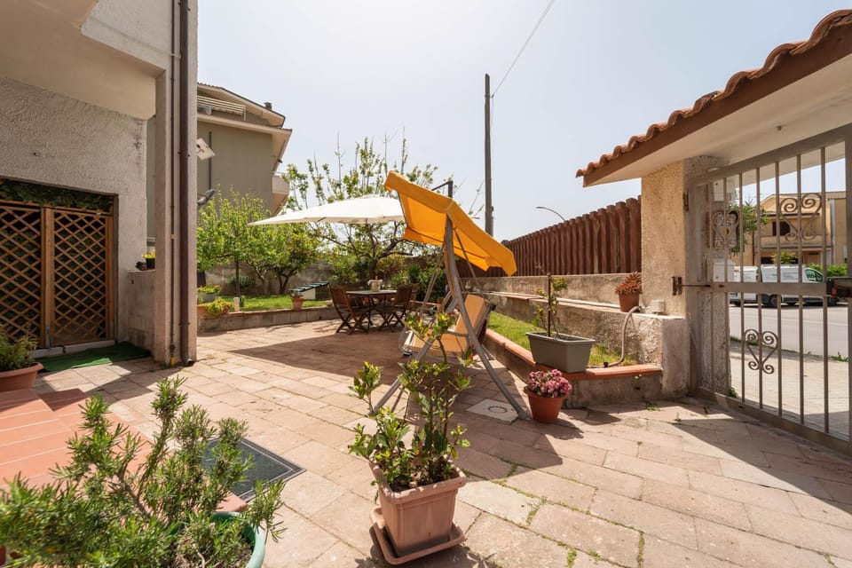 Property building, Spring, Day, Garden, View (from property/room), Balcony/Terrace, Garden view
