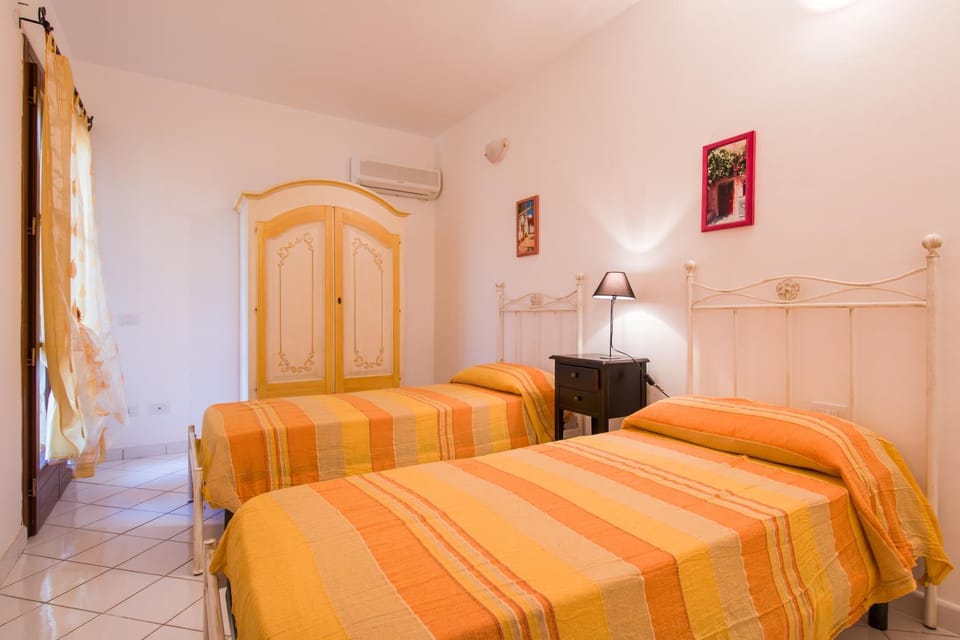 Bedroom, wardrobe, air conditioner