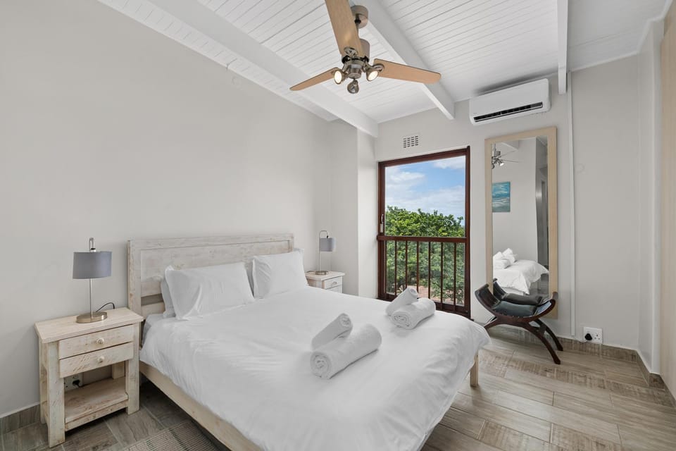 Bed, Photo of the whole room, Bedroom, fireplace, air conditioner