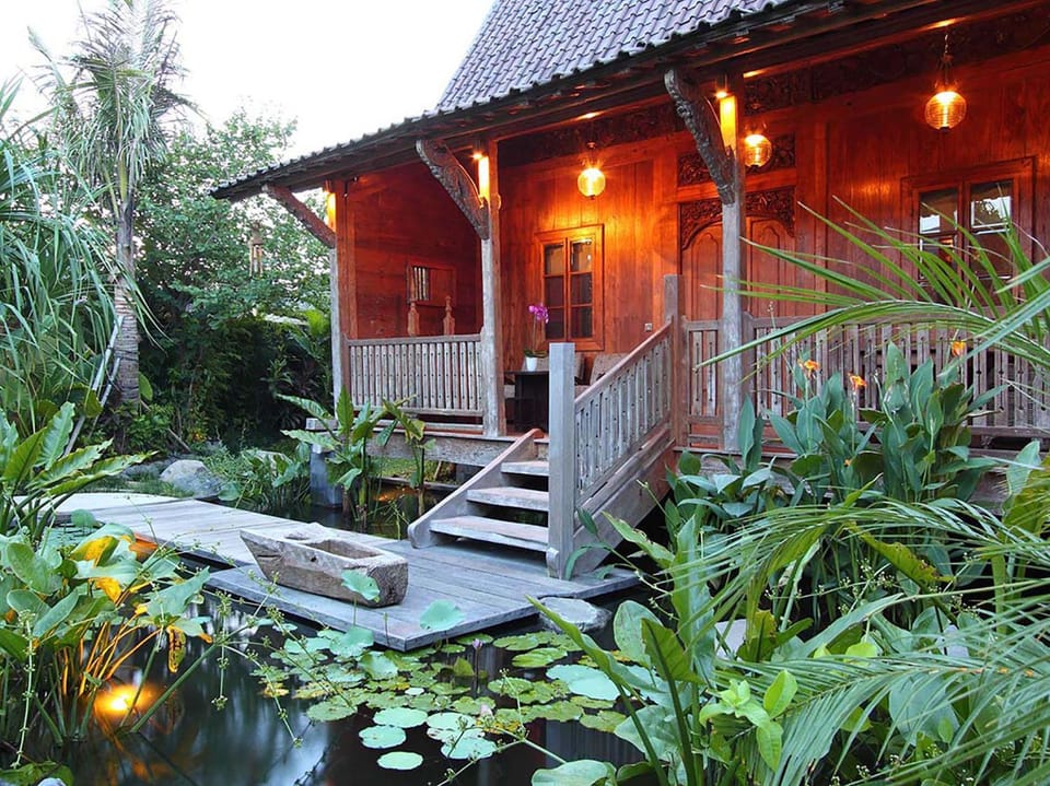 Property building, Facade/entrance, Garden