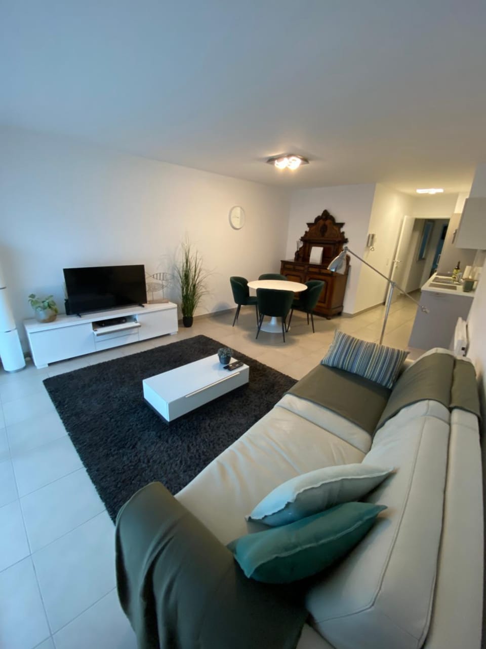 TV and multimedia, Seating area