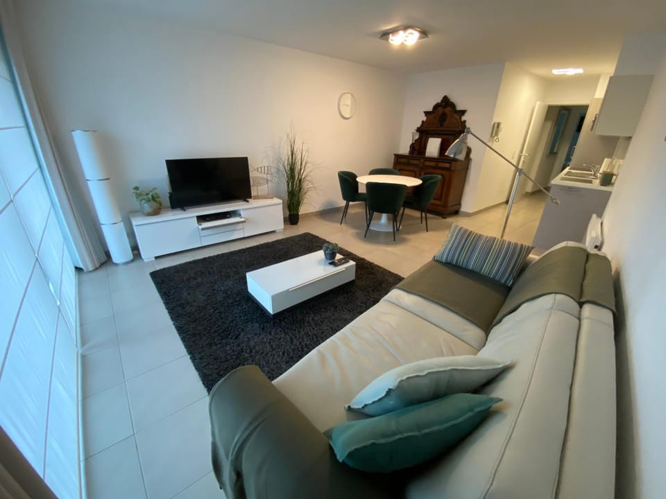TV and multimedia, Seating area