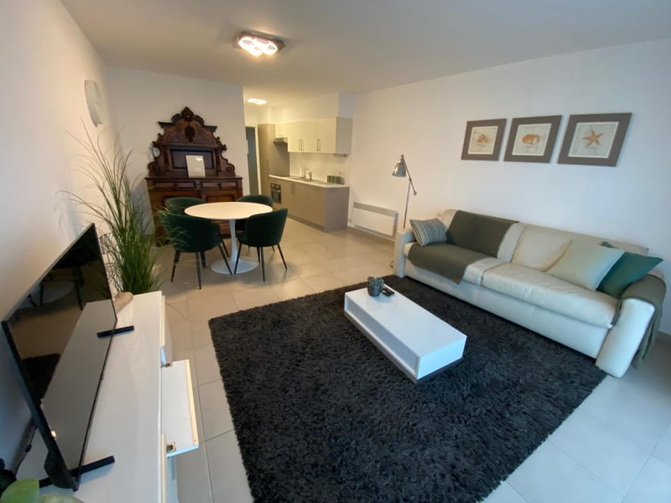 TV and multimedia, Kitchen or kitchenette, Seating area, Dining area