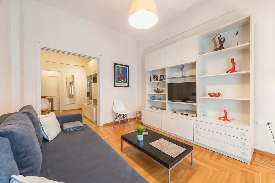 Koukaki's Haven 2BR Apt 7' to metro House in Kallithea