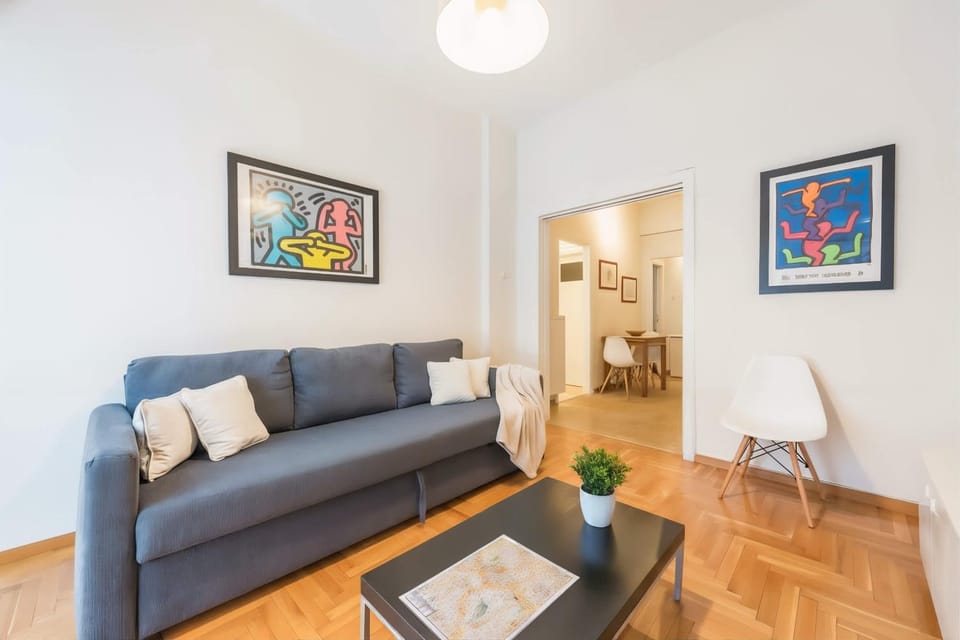 Koukaki's Haven 2BR Apt 7' to metro House in Kallithea