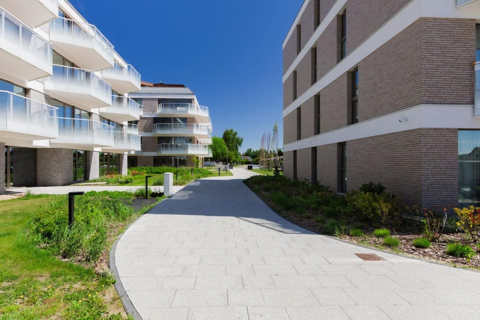 Property building, Spring, Day, Neighbourhood, Natural landscape, Garden, Garden view, Street view