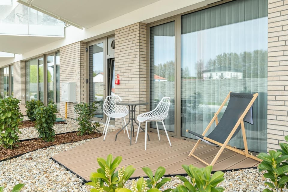 Property building, Patio, Spring, Day, Garden, View (from property/room), Balcony/Terrace, Garden view, sunbed