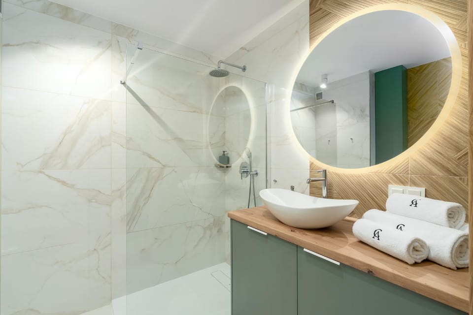 Shower, Bathroom, Bath, towels