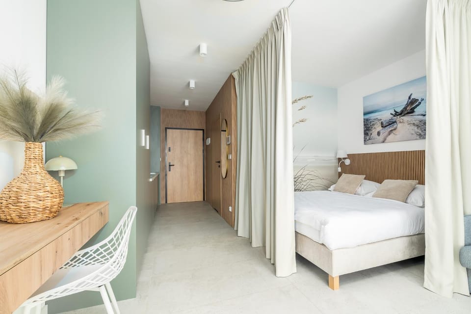 Bed, Photo of the whole room, Bedroom, wardrobe, air conditioner