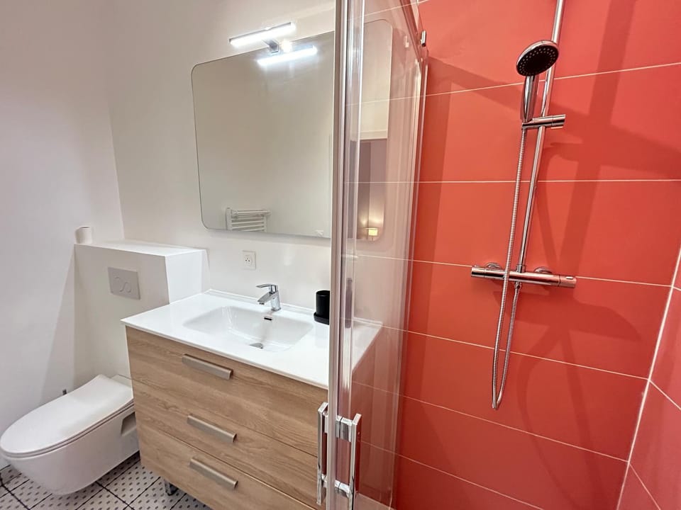 Shower, Toilet, Bathroom