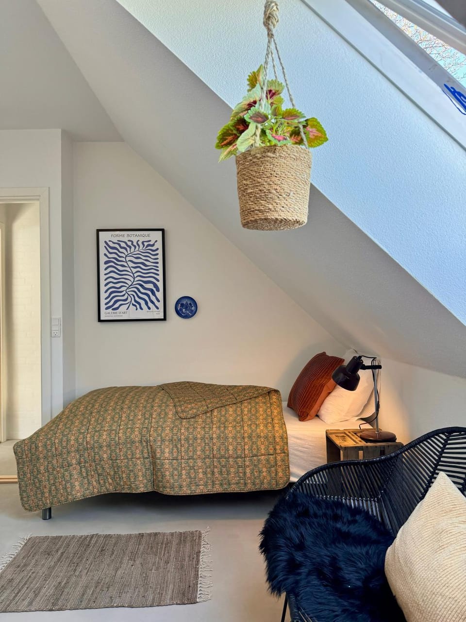 Bed, Living room, Bedroom