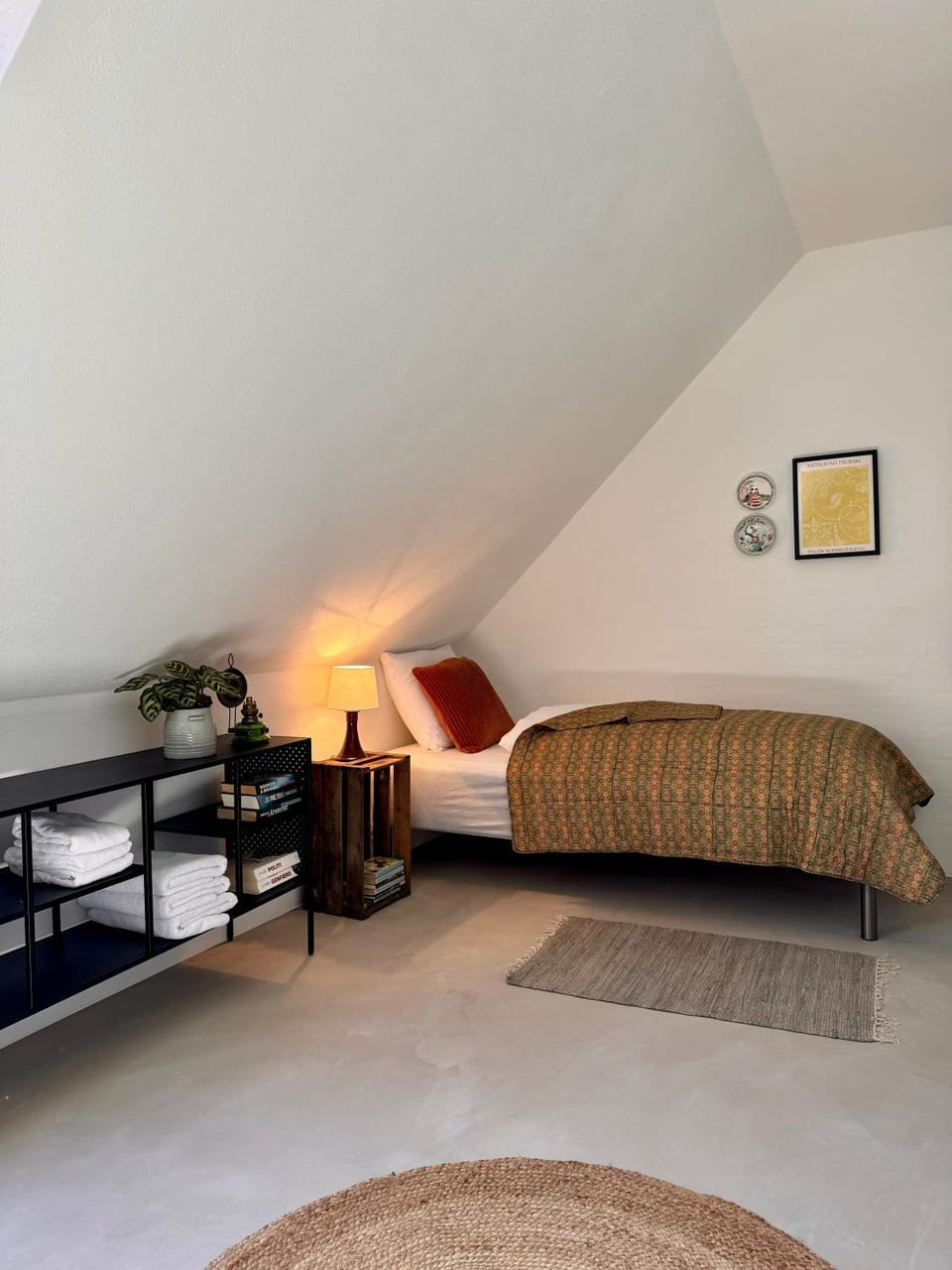 Bed, Seating area, Bedroom