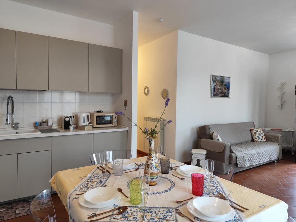 Kitchen or kitchenette, Living room, stove, kitchen