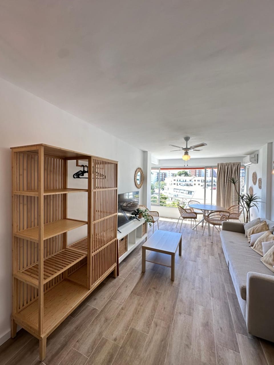 TV and multimedia, Living room, Seating area, wardrobe, air conditioner