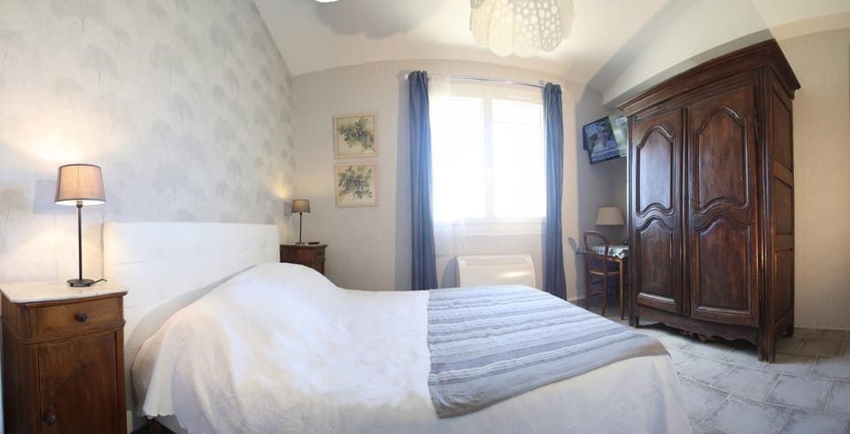 Photo of the whole room, Floor plan