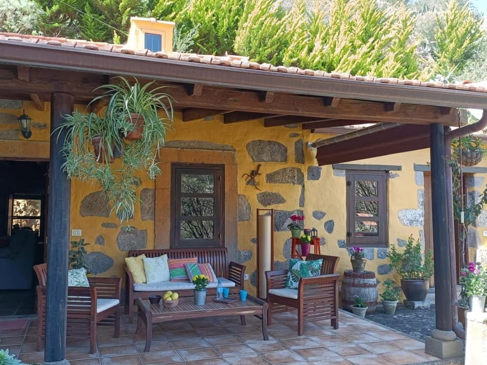 Property building, Garden, Balcony/Terrace, Garden view