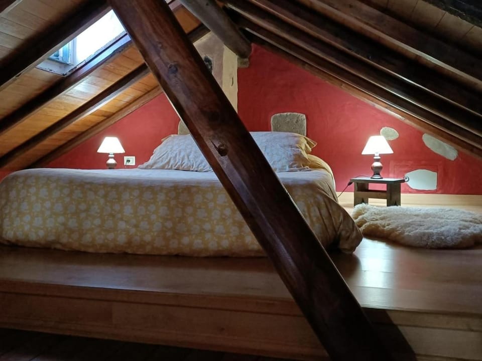 Bed, Photo of the whole room, Bedroom