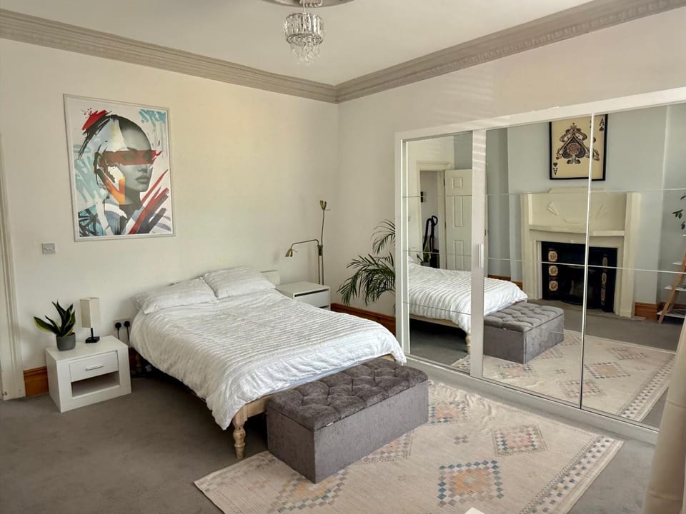 Entire Apartment by City Centre & Harbourside Apartment in Bristol