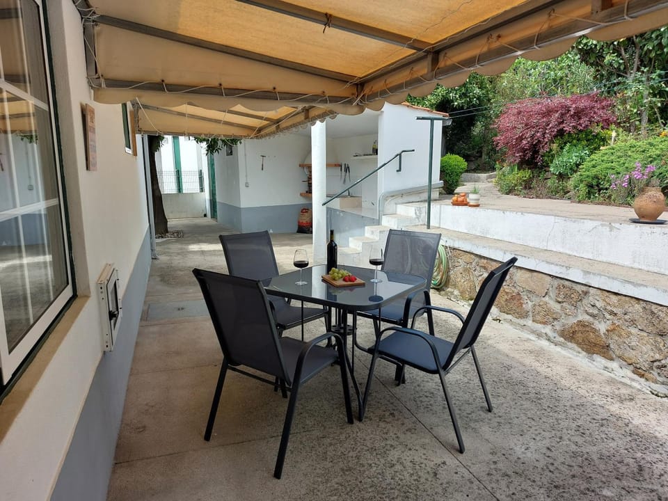Patio, Garden, Dining area