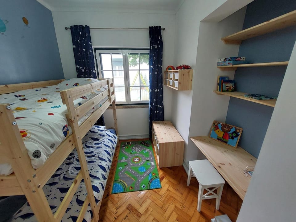 Photo of the whole room, Bedroom, children, bunk bed