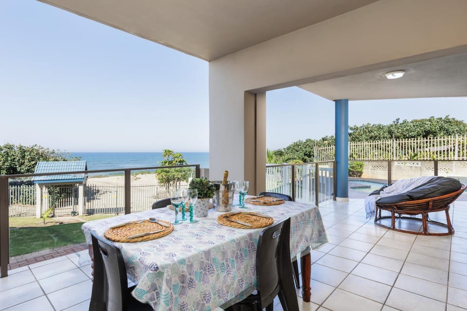 Patio, View (from property/room), Living room, Seating area