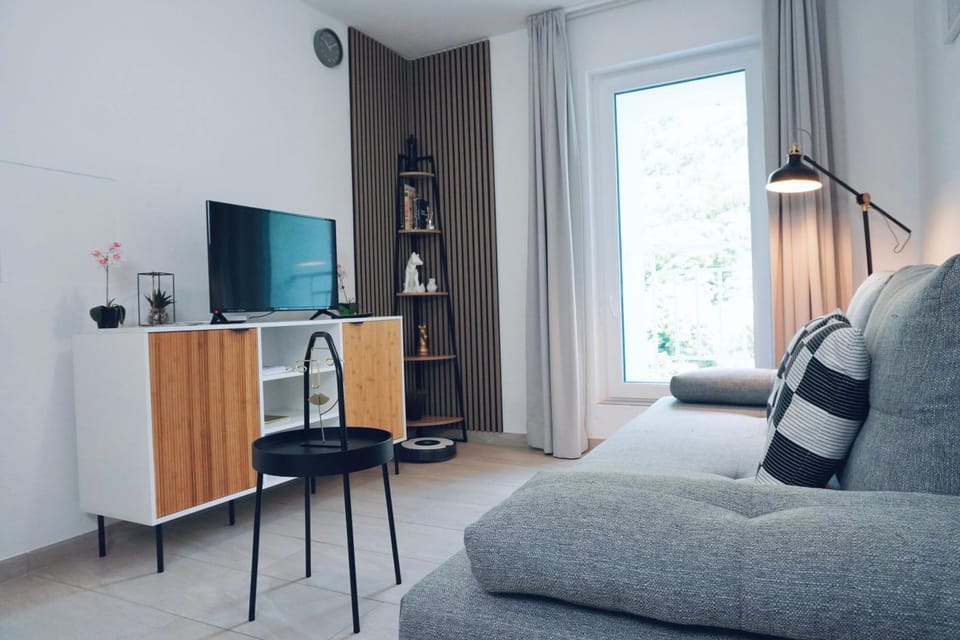 TV and multimedia, Seating area, Evening entertainment