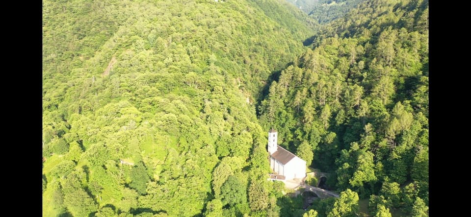 Hotel Santana - Ristorante & Pizzeria in Roveredo Hotel in Canton of Ticino